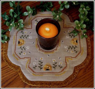 click here to view larger image of Little Candle Mats - Honey Bees (chart)