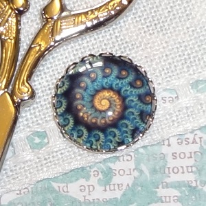 click here to view larger image of Blue Spiral Needle Minder (accessory)